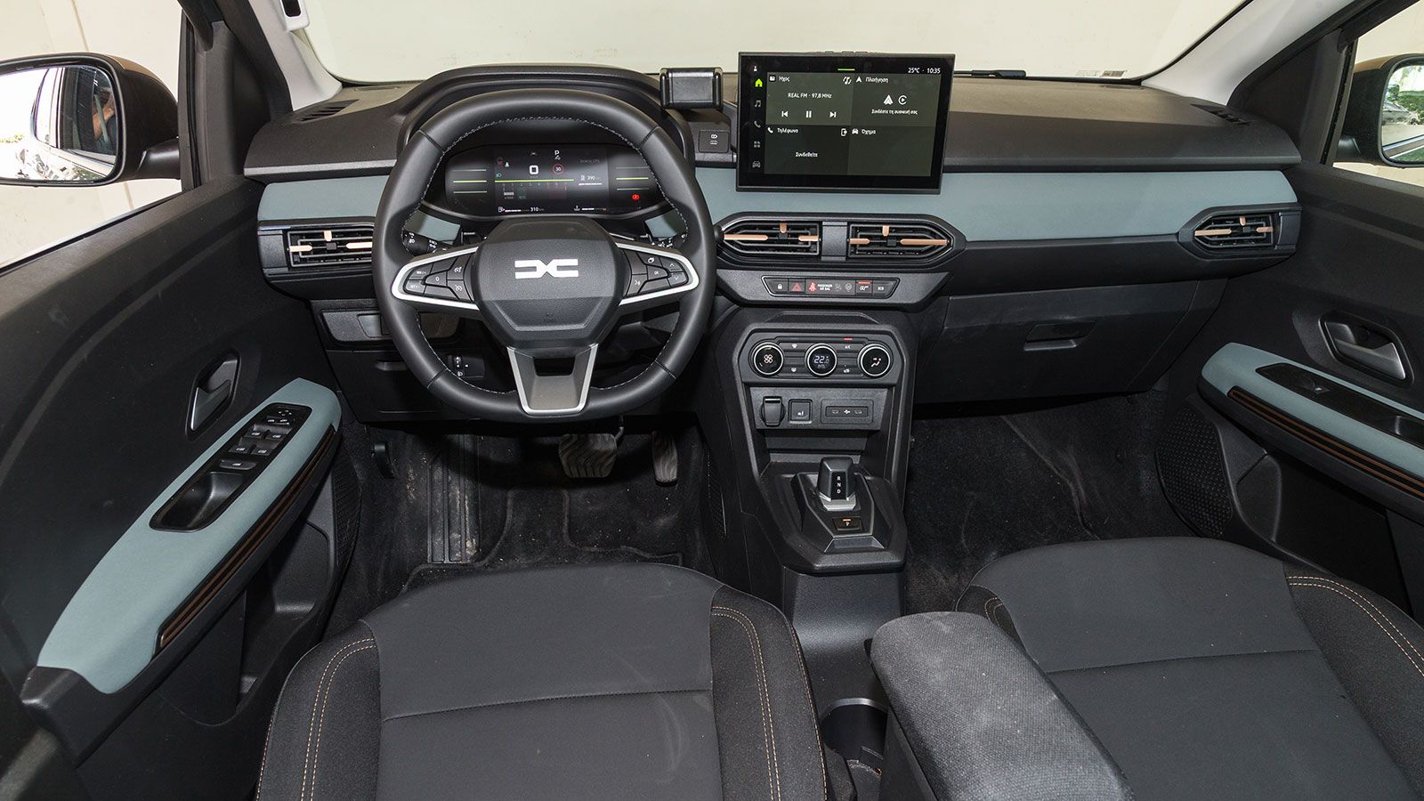 Dacia Sandero Stepway. Πόσο καλό είναι σε εξοπλισμό άνεσης και ασφάλειας.
