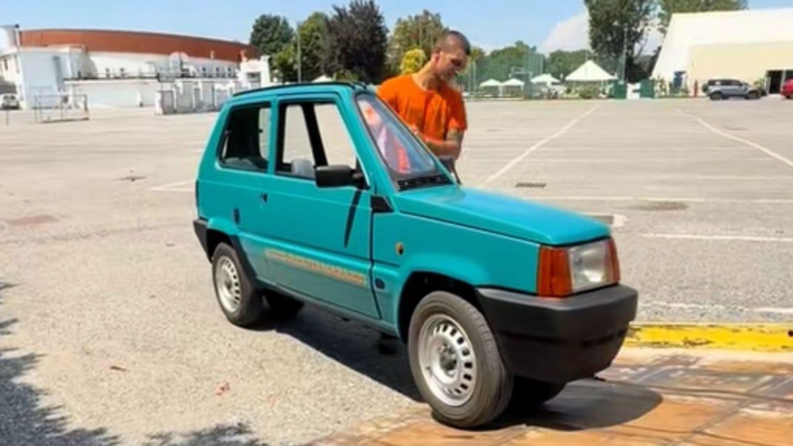 Το στενότερο Fiat Panda στον κόσμο; Έχει πλάτος μόλις 50 εκατοστά και είναι κανο