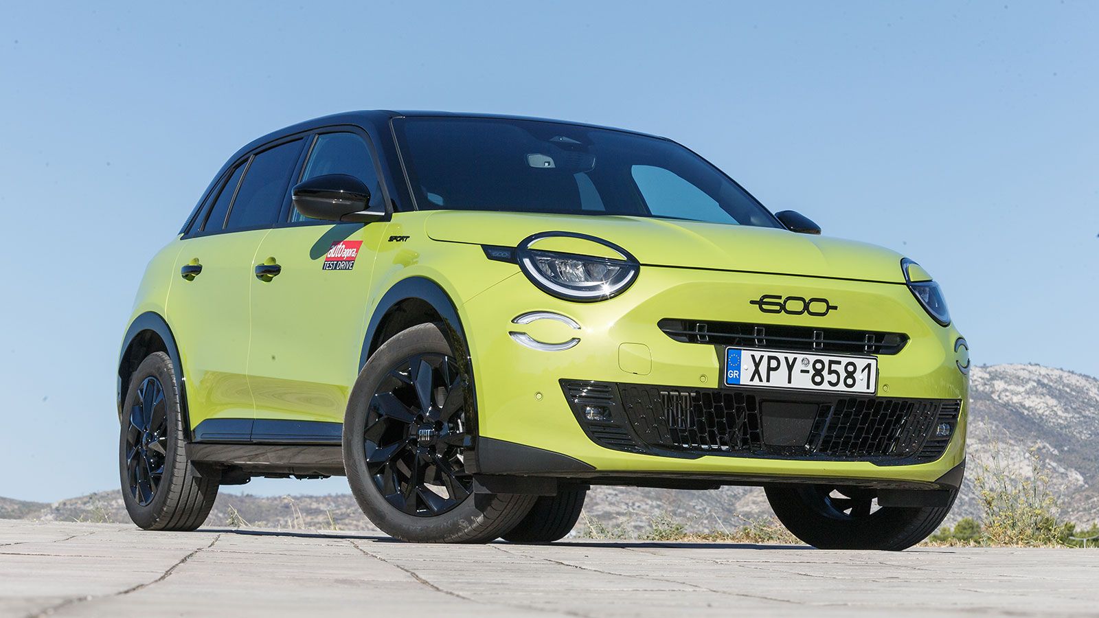 Η απόχρωση Acid Green και οι μαύρες 18άρες ζάντες συναντώνται αποκλειστικά στην έκδοση Sport. 