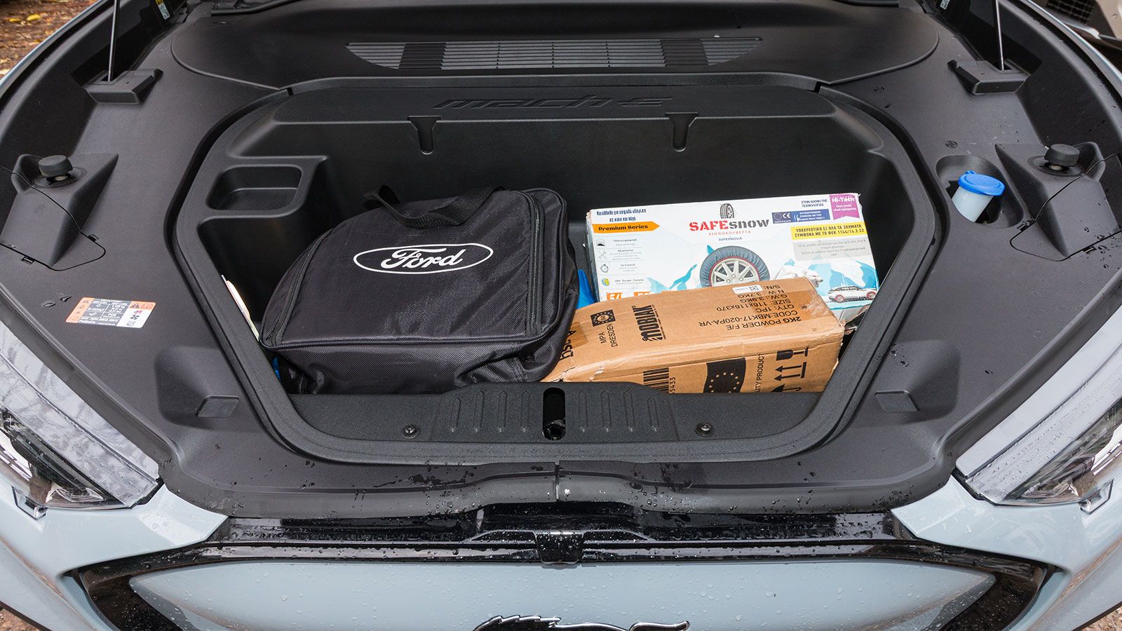 Ford Mustang Mach-e. Τι βαθμό παίρνει σε κατανάλωση, χώρους, επιδόσεις, εγγυήσεις.