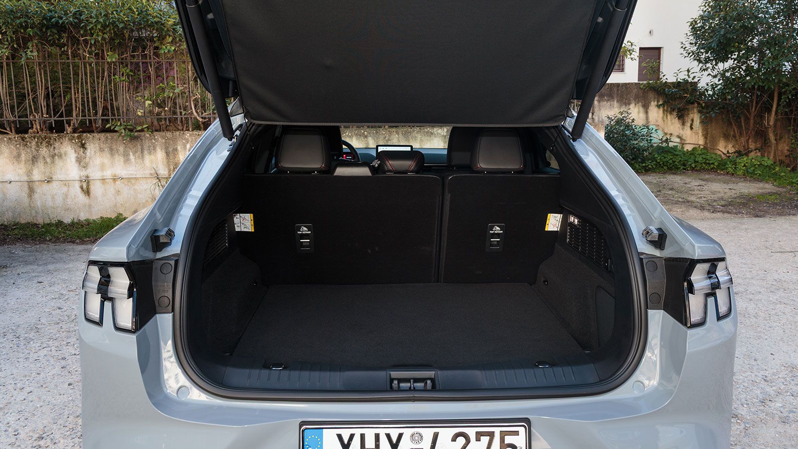 Ford Mustang Mach-e. Τι βαθμό παίρνει σε κατανάλωση, χώρους, επιδόσεις, εγγυήσεις.