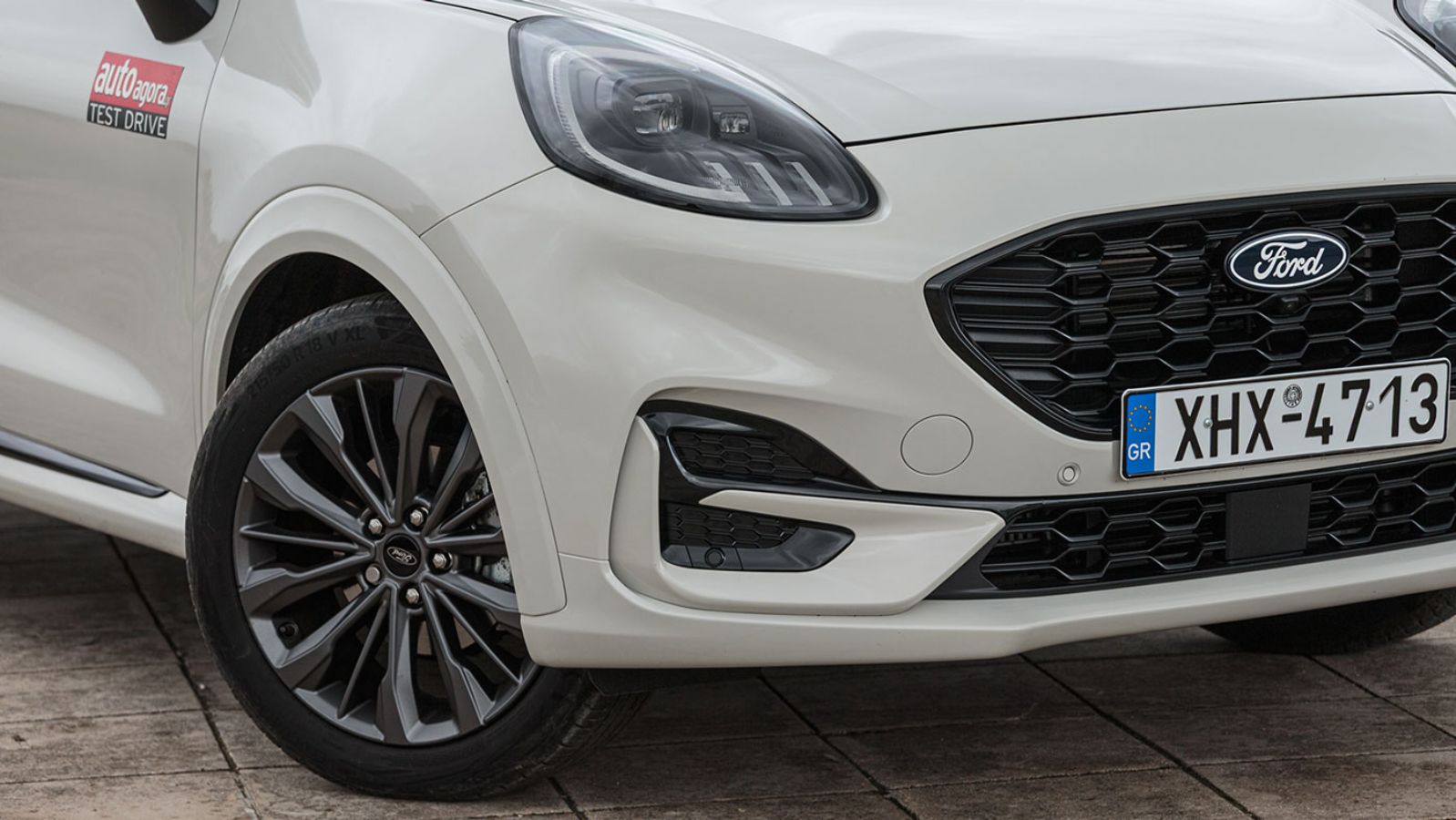 Ξεχωρίζεις την έκδοση Sound Edition κι από τις ζάντες 18. 