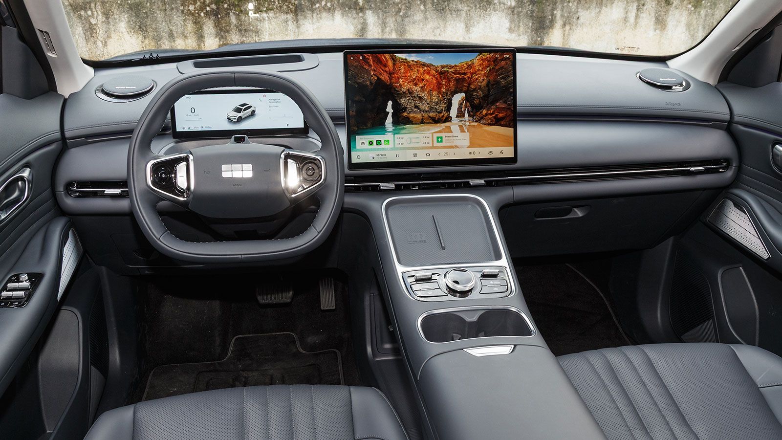 Geely Starray. Πόσο καλό είναι σε εξοπλισμό άνεσης και ασφάλειας.