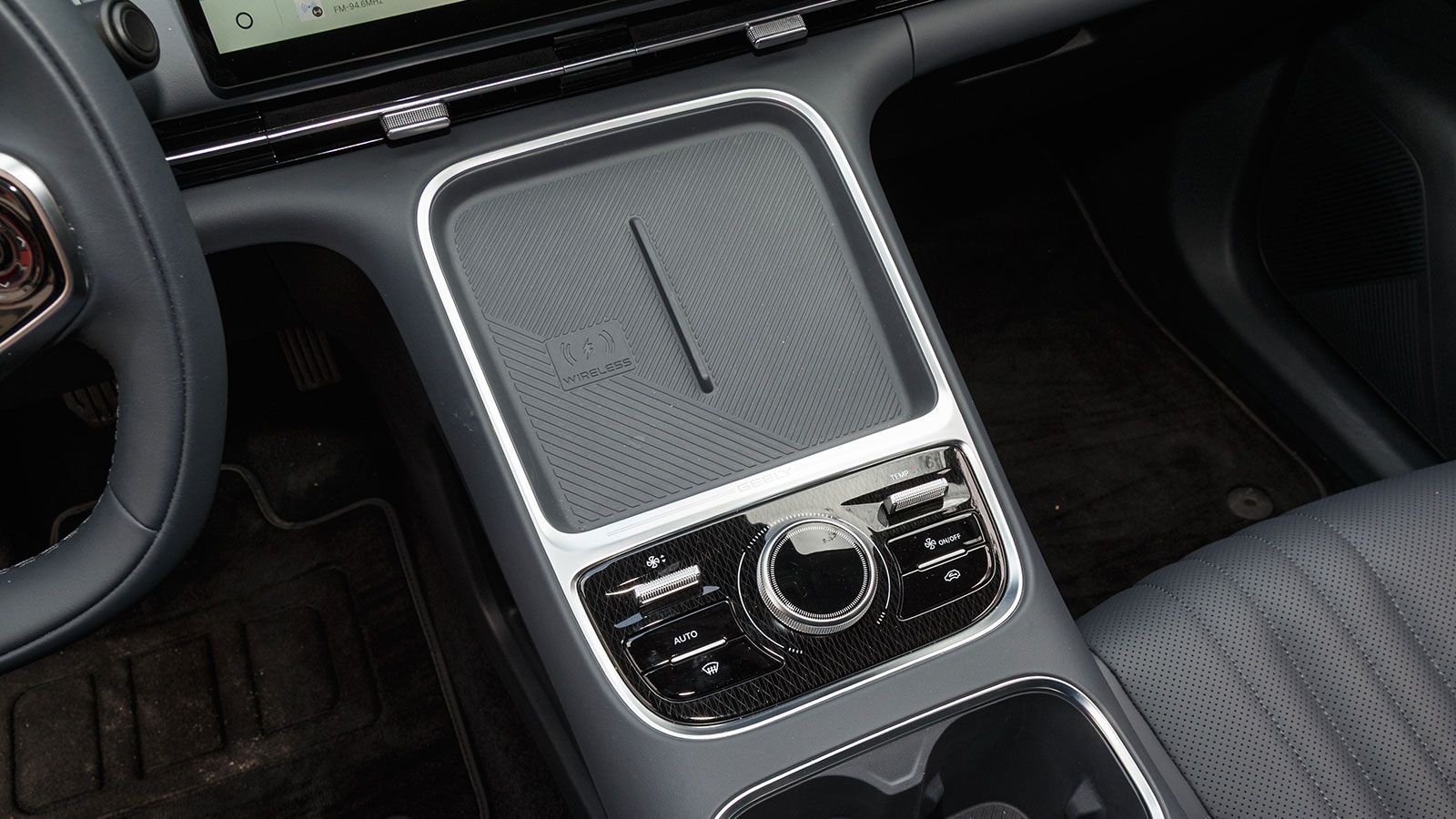 Geely Starray. Πόσο καλό είναι σε εξοπλισμό άνεσης και ασφάλειας.