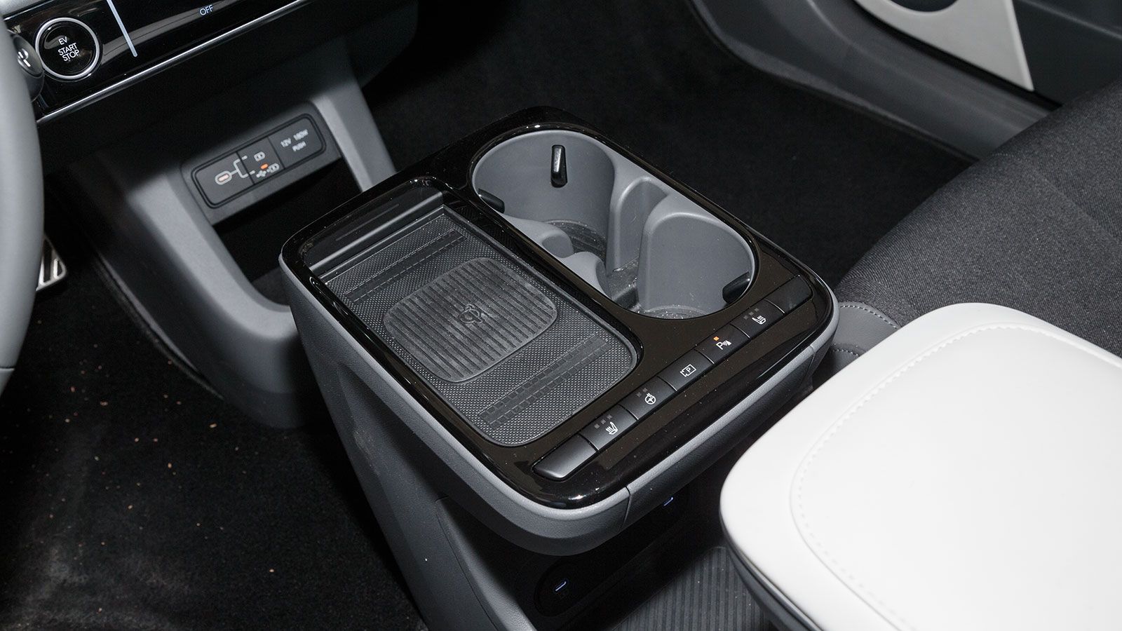 Hyundai Ioniq 5. Πόσο καλό είναι σε εξοπλισμό άνεσης και ασφάλειας.