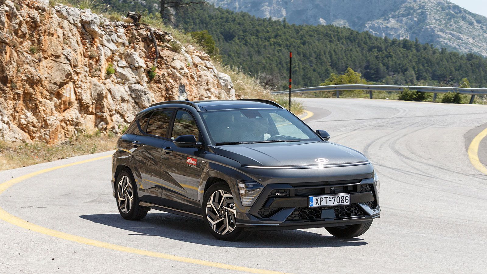 Hyundai Kona. Τι βαθμό παίρνει σε κατανάλωση, χώρους, επιδόσεις, εγγυήσεις.