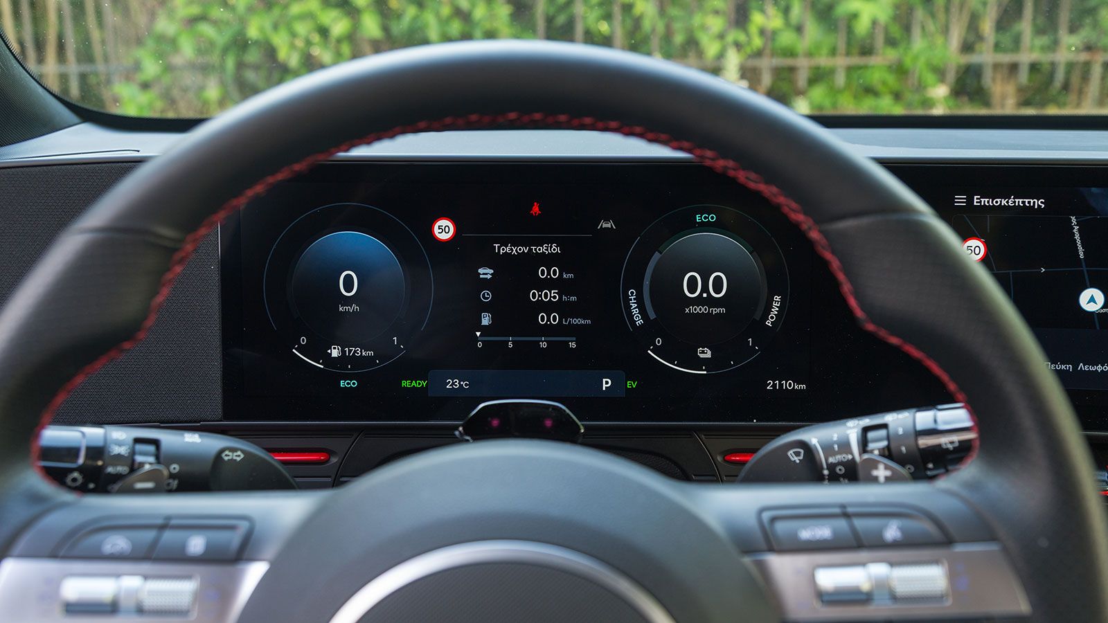 Hyundai Kona. Πόσο καλό είναι σε εξοπλισμό άνεσης και ασφάλειας.