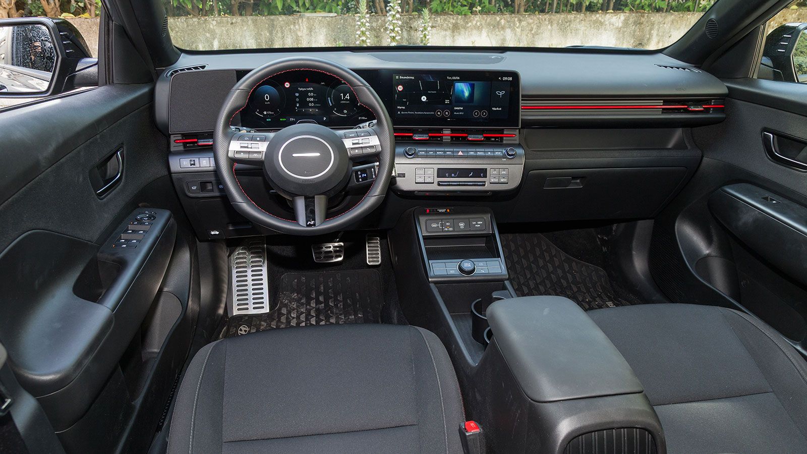 Hyundai Kona. Πόσο καλό είναι σε εξοπλισμό άνεσης και ασφάλειας.
