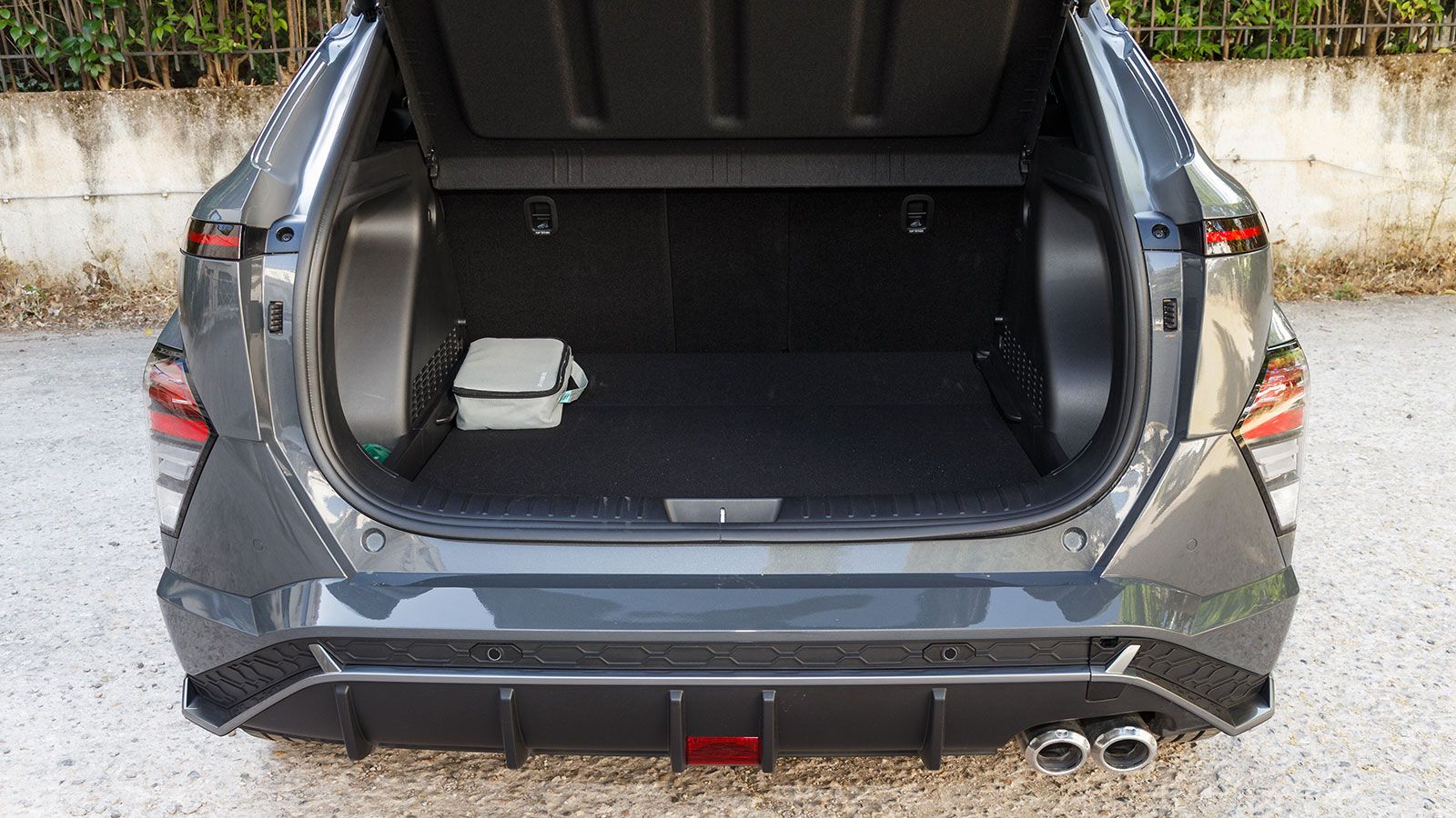 Hyundai Kona. Τι βαθμό παίρνει σε κατανάλωση, χώρους, επιδόσεις, εγγυήσεις.