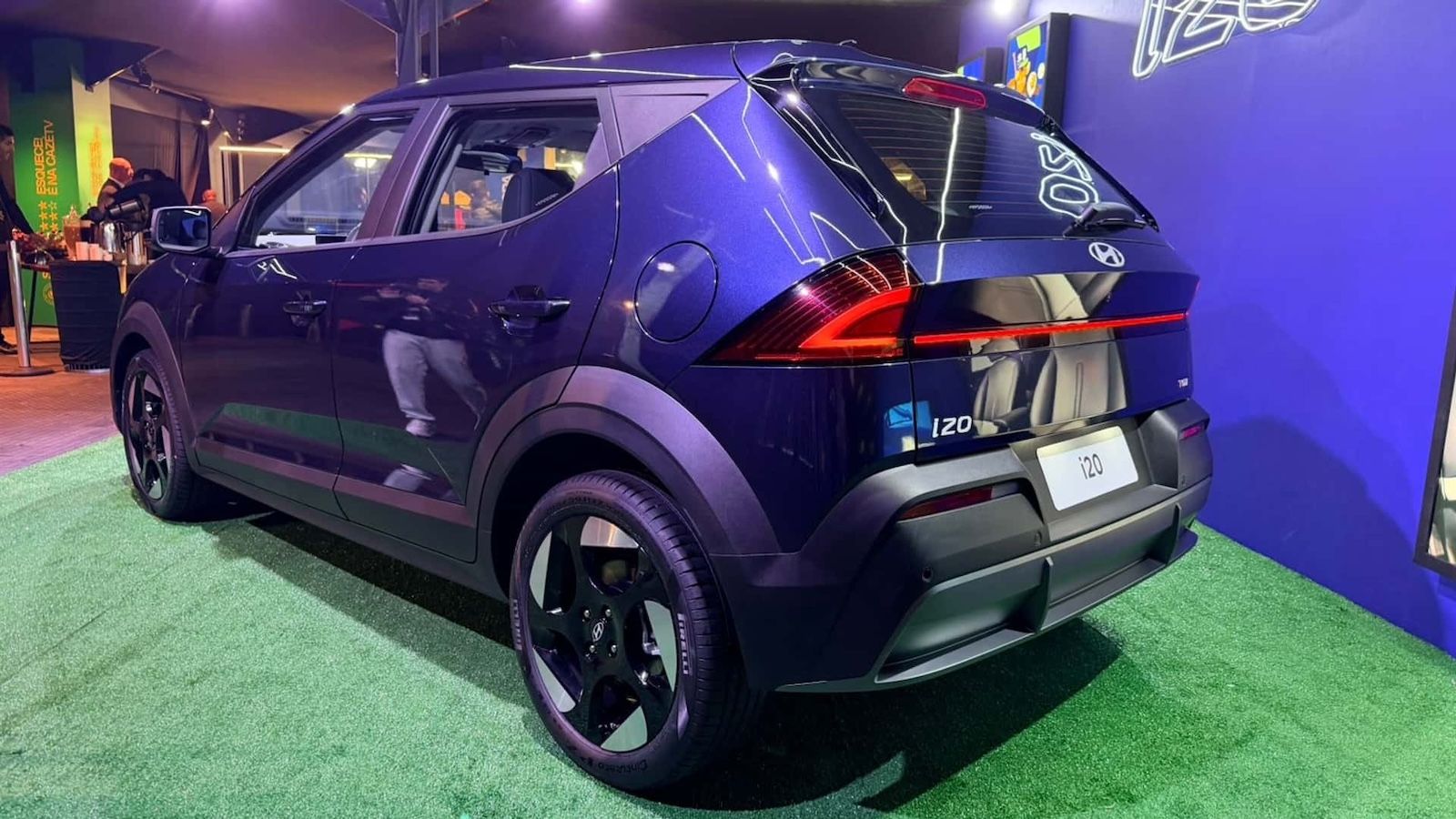 Το νέο Hyundai i20 βασίζεται πλέον στη νέα πλατφόρμα K3 της μάρκας και υιοθετεί μια σαφώς πιο «SUV» σχεδίαση