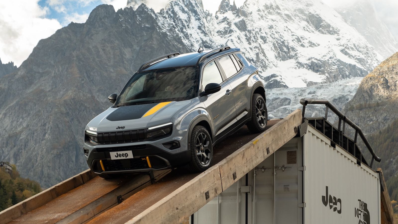 Jeep Avenger 4xe: τετρακίνηση από €29.990 και 3 εκδόσεις στη γκάμα