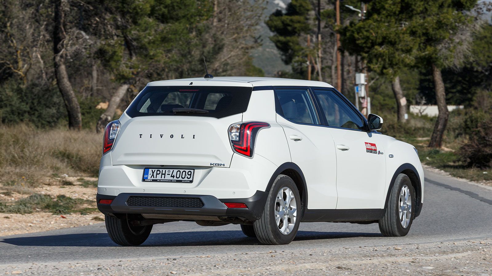 Τα φωτιστικά σώματα στο πίσω μέρος σχηματίζουν ένα «Γ».