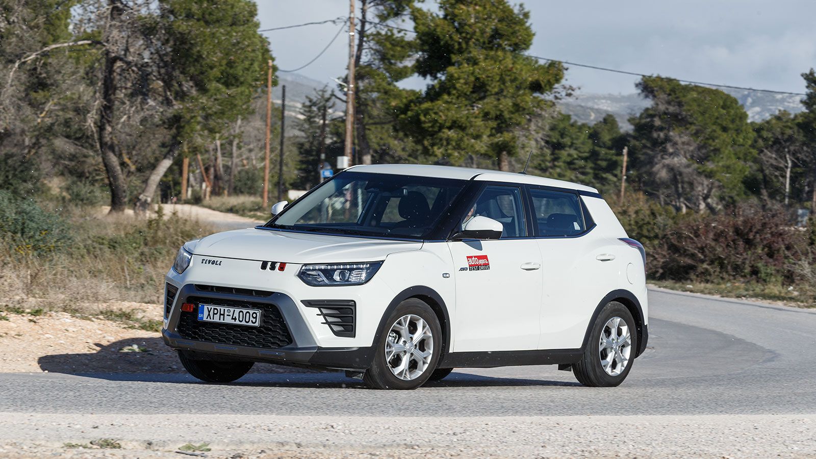 Kgm Tivoli. Πόσο καλό είναι σε εξοπλισμό άνεσης και ασφάλειας.