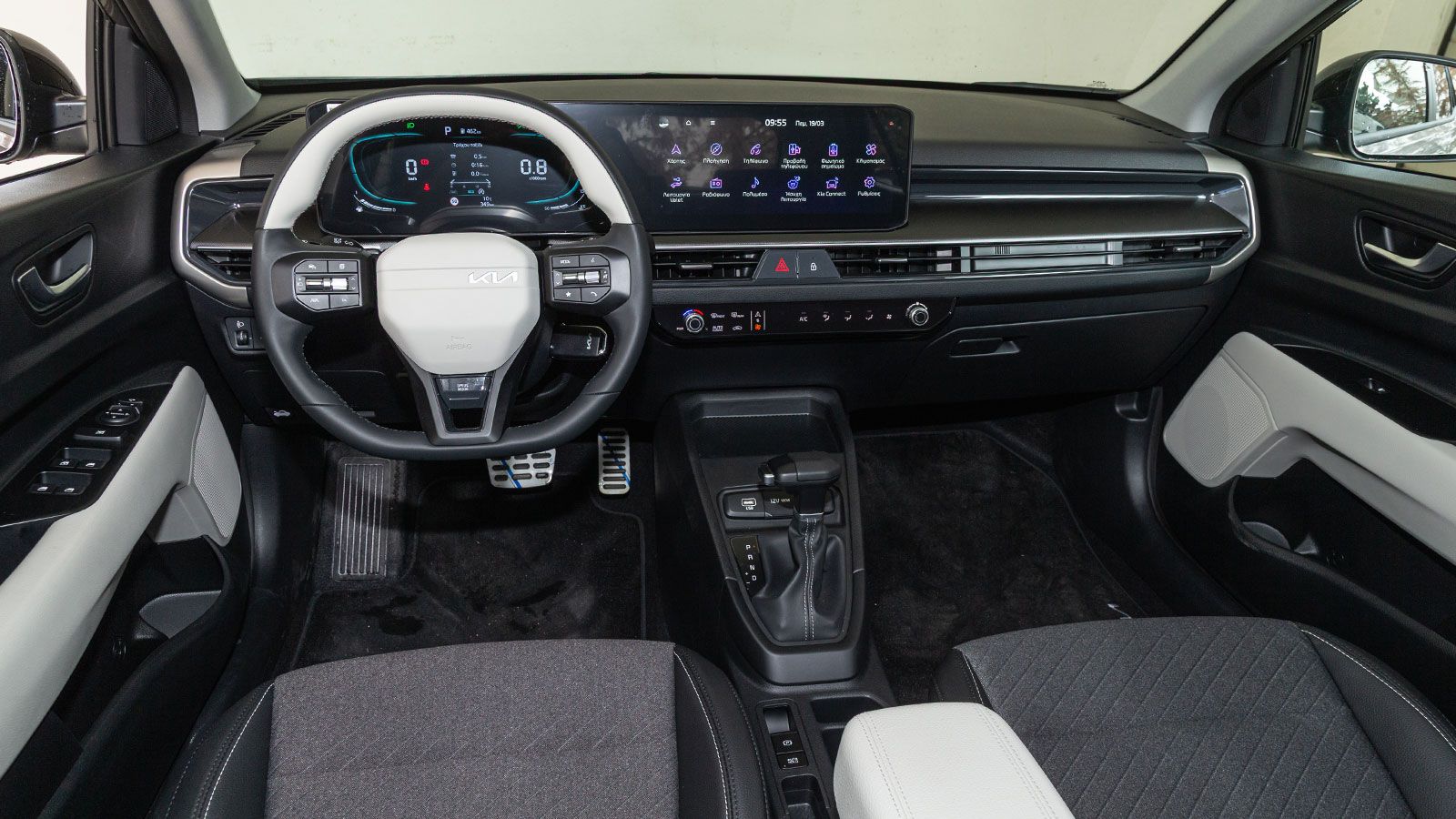 Kia Stonic. Πόσο καλό είναι σε εξοπλισμό άνεσης και ασφάλειας.
