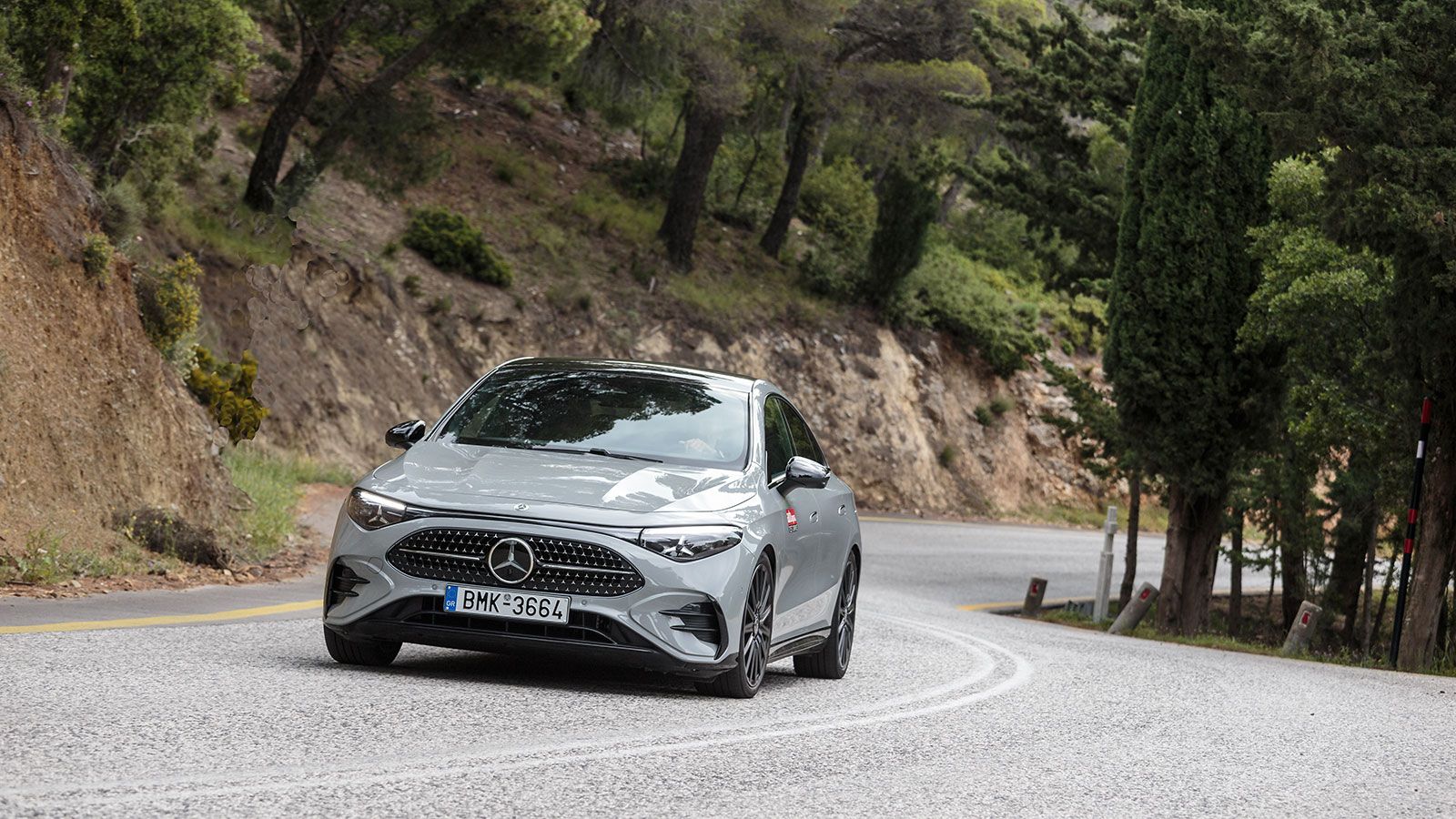 Mercedes Cla. Πόσο καλό είναι σε εξοπλισμό άνεσης και ασφάλειας.