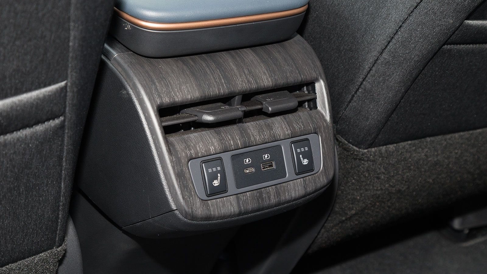 Nissan Ariya. Πόσο καλό είναι σε εξοπλισμό άνεσης και ασφάλειας.