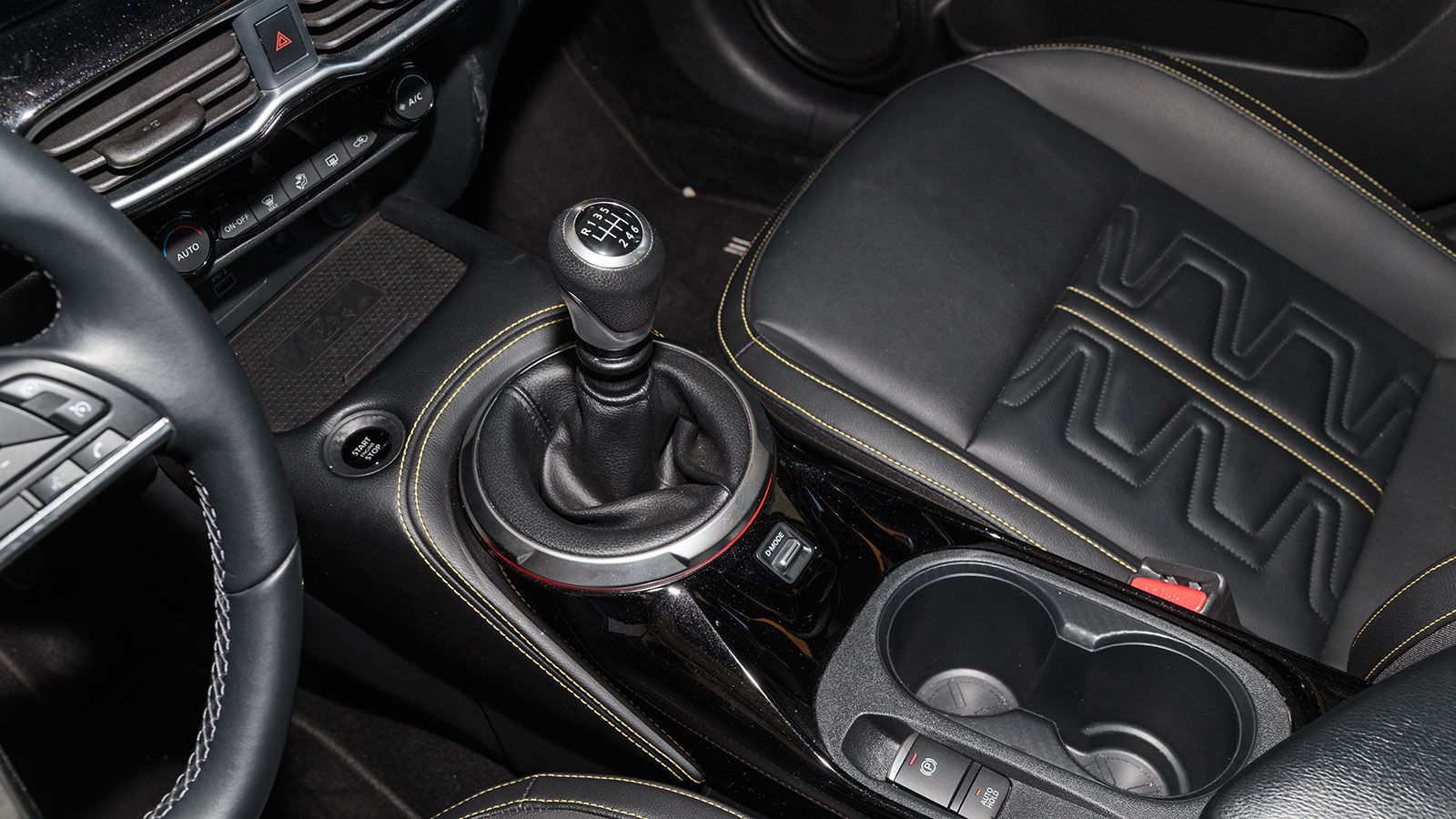 Nissan Juke. Πόσο καλό είναι σε εξοπλισμό άνεσης και ασφάλειας.