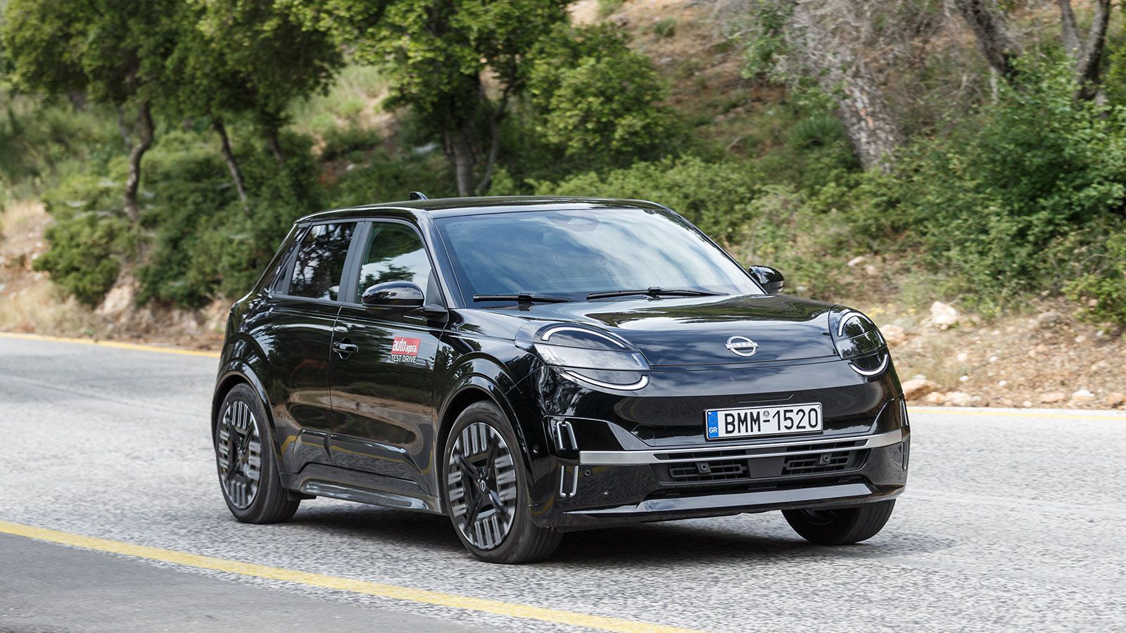 Nissan Micra. Πόσο καλό είναι σε εξοπλισμό άνεσης και ασφάλειας.
