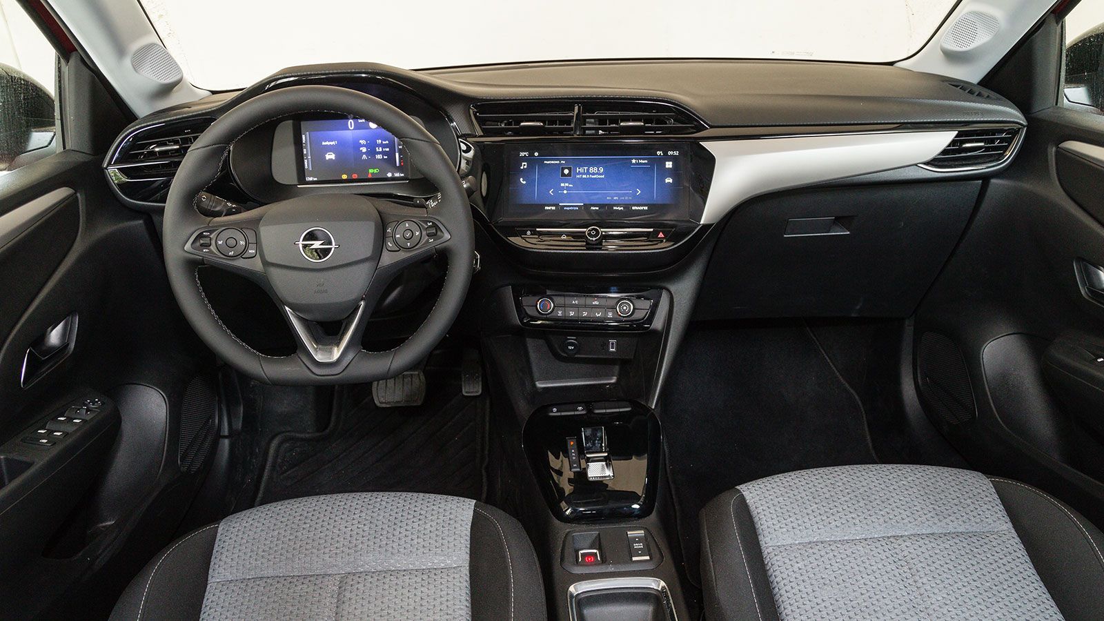 Opel Corsa VS Volkswagen Polo. Ποιο ξεχωρίζει σε εξοπλισμό ασφάλειας και άνεσης.