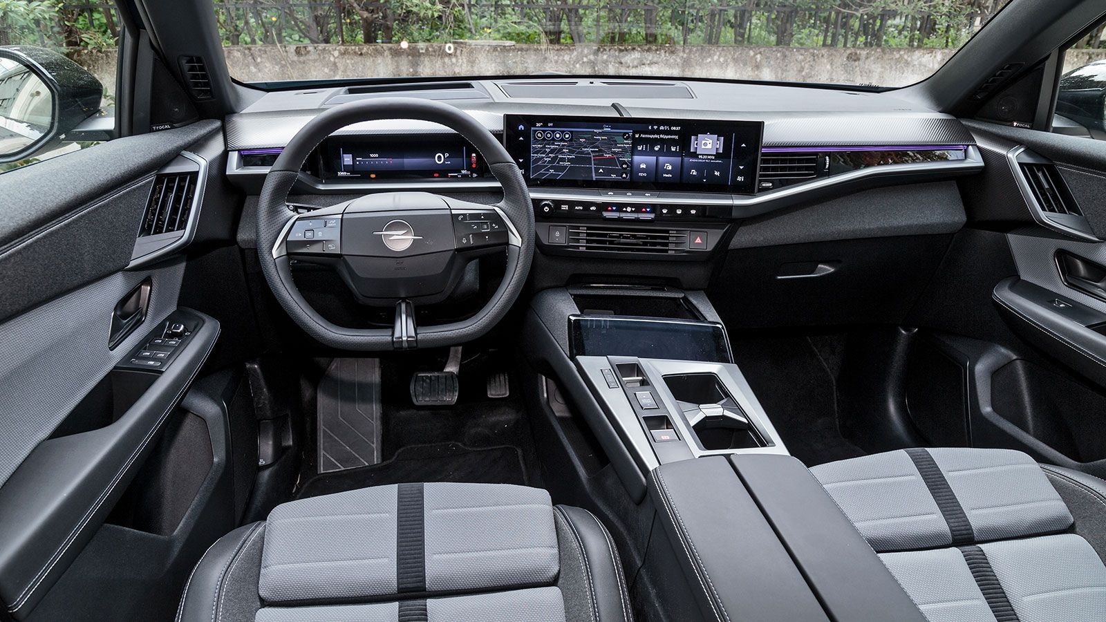 Alfa Romeo Tonale VS Opel Grandland. Ποιο ξεχωρίζει σε εξοπλισμό ασφάλειας και άνεσης.