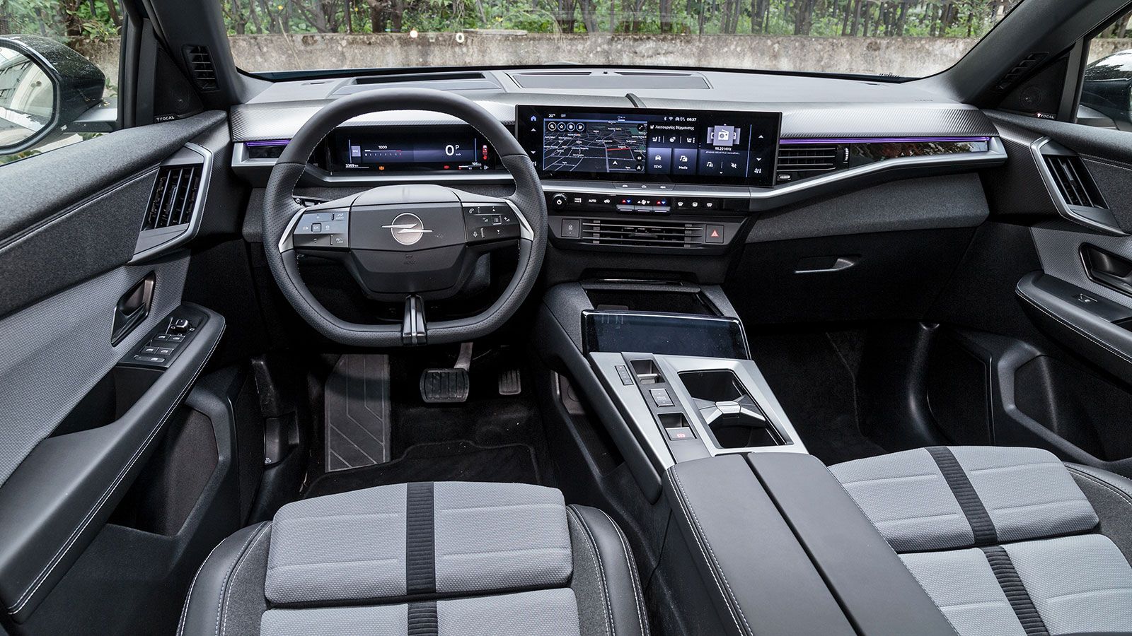 Opel Grandland Hybrid: Χώροι για 5 ψηλούς και 950 χλμ. αυτονομία