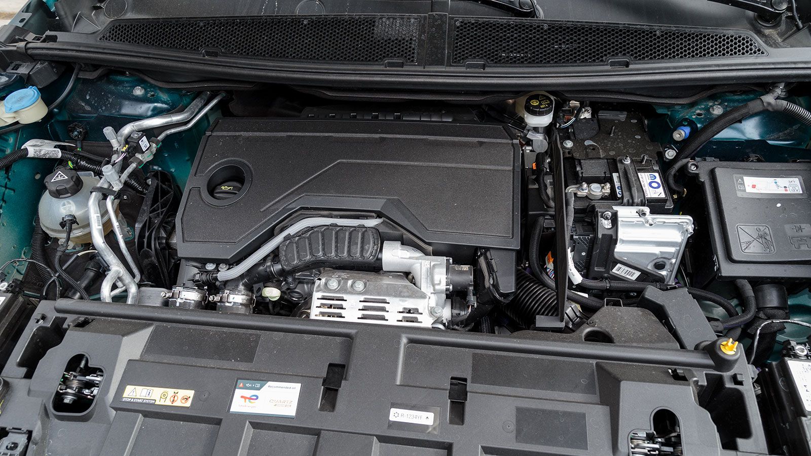 Opel Grandland Hybrid: Χώροι για 5 ψηλούς και 950 χλμ. αυτονομία