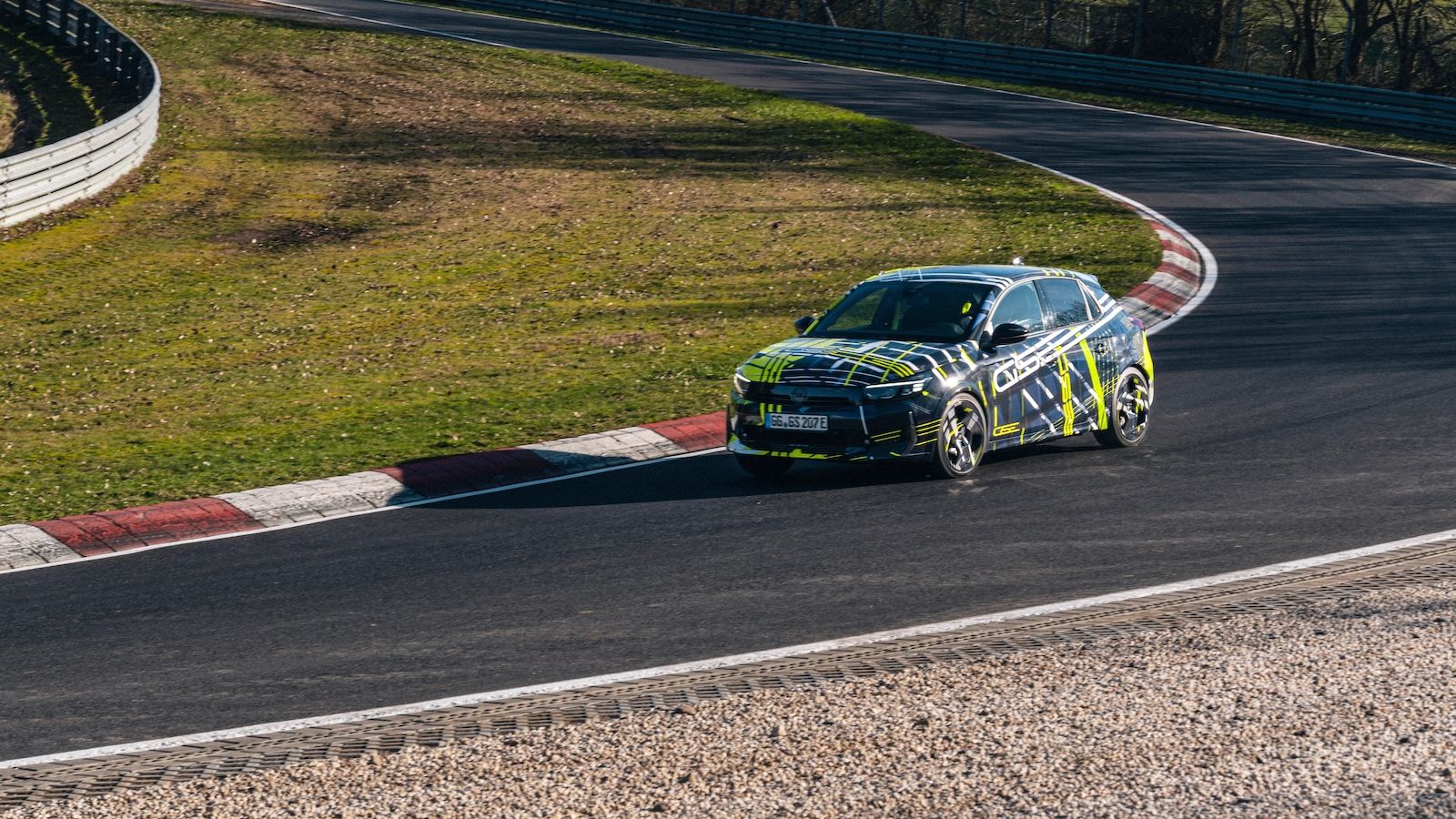 Οι δοκιμές στο απαιτητικό περιβάλλον του Eifel εστίασαν στη ρύθμιση του συστήματος διεύθυνσης για μέγιστη ακρίβεια, στην άμεση απόκριση του ηλεκτροκιν
