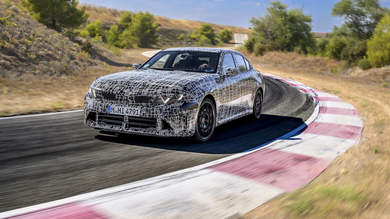Νέα BMW M350: 437 άλογα, 6κύλινδρο μοτέρ και Drift Mode για ατελείωτο παιχνίδι!