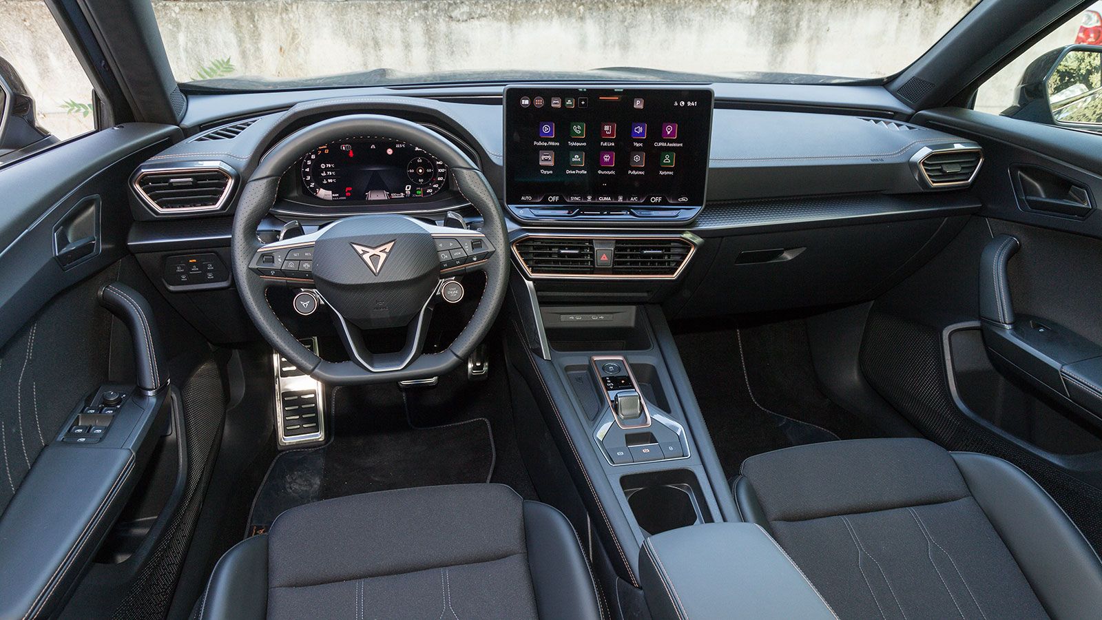 Cupra Formentor VS Peugeot 3008. Ποιο ξεχωρίζει σε εξοπλισμό ασφάλειας και άνεσης.