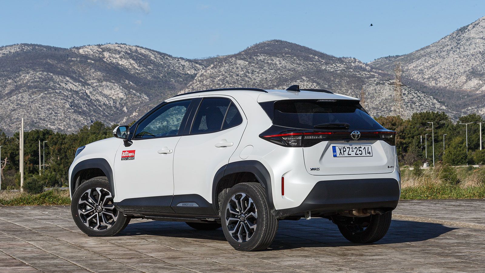 Συγκριτικό: Peugeot 2008 Hybrid 145 PS VS Toyota Yaris Cross Hybrid 130 PS