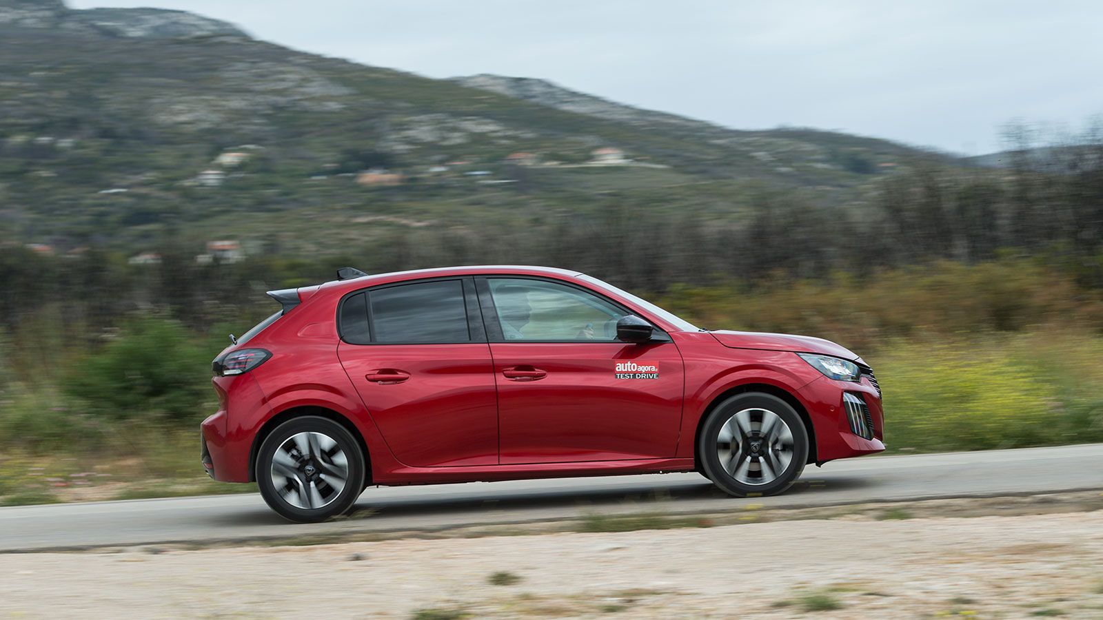 Peugeot 208 Hybrid: Premium καμπίνα και χαμηλή κατανάλωση