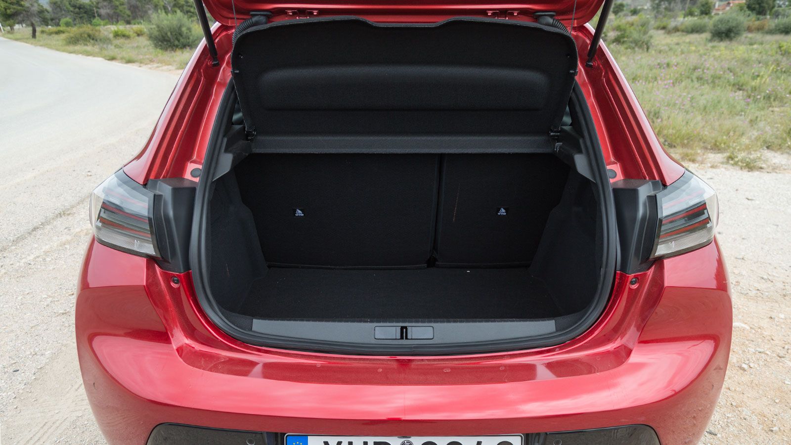 Peugeot 208 Hybrid: Premium καμπίνα και χαμηλή κατανάλωση