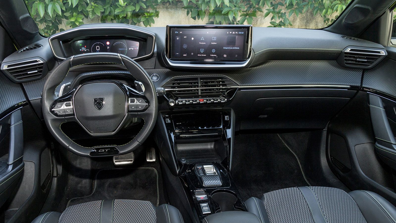 Peugeot 208 Hybrid: Premium καμπίνα και χαμηλή κατανάλωση
