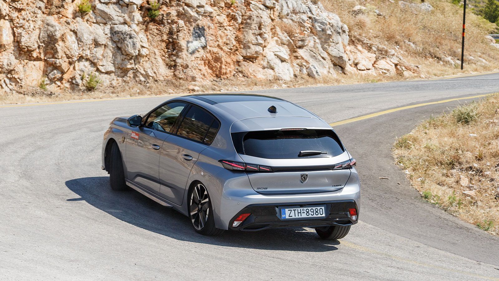 Peugeot 308. Τι βαθμό παίρνει σε κατανάλωση, χώρους, επιδόσεις, εγγυήσεις.
