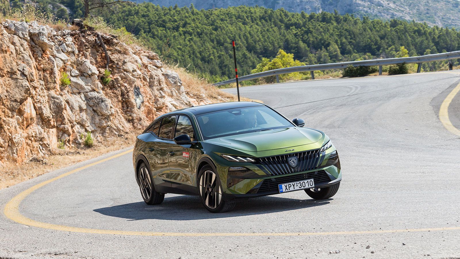 Peugeot 408. Τι βαθμό παίρνει σε κατανάλωση, χώρους, επιδόσεις, εγγυήσεις.