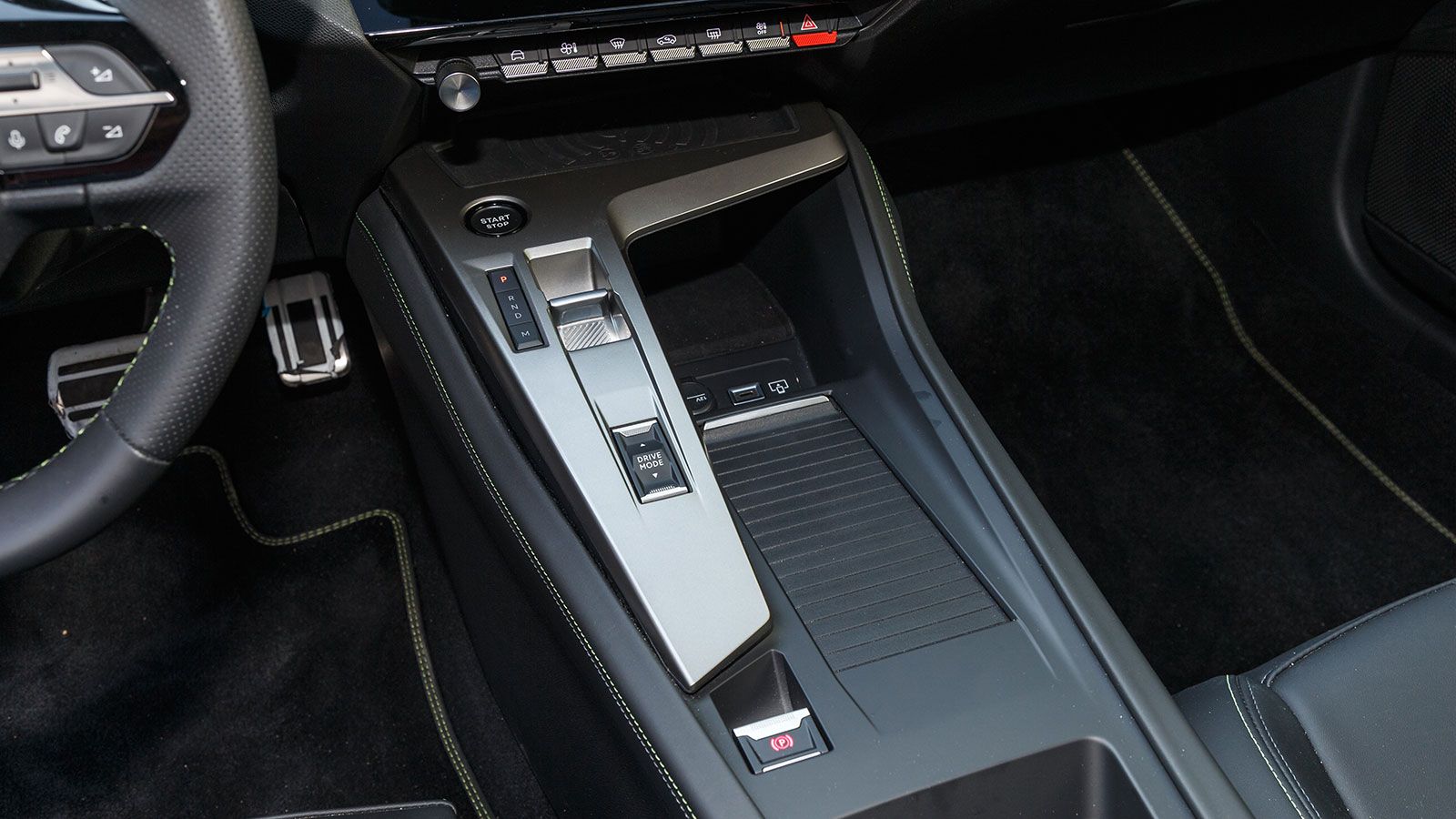 Peugeot 408. Πόσο καλό είναι σε εξοπλισμό άνεσης και ασφάλειας.