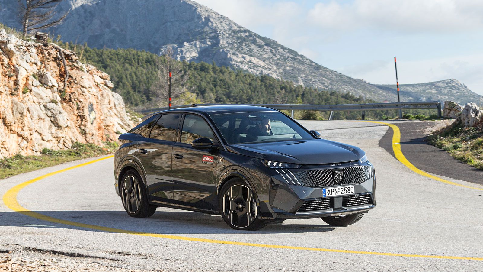 Δοκιμάζουμε και βαθμολογούμε το Peugeot E-3008 Dual Motor 325 PS 77 kWh.