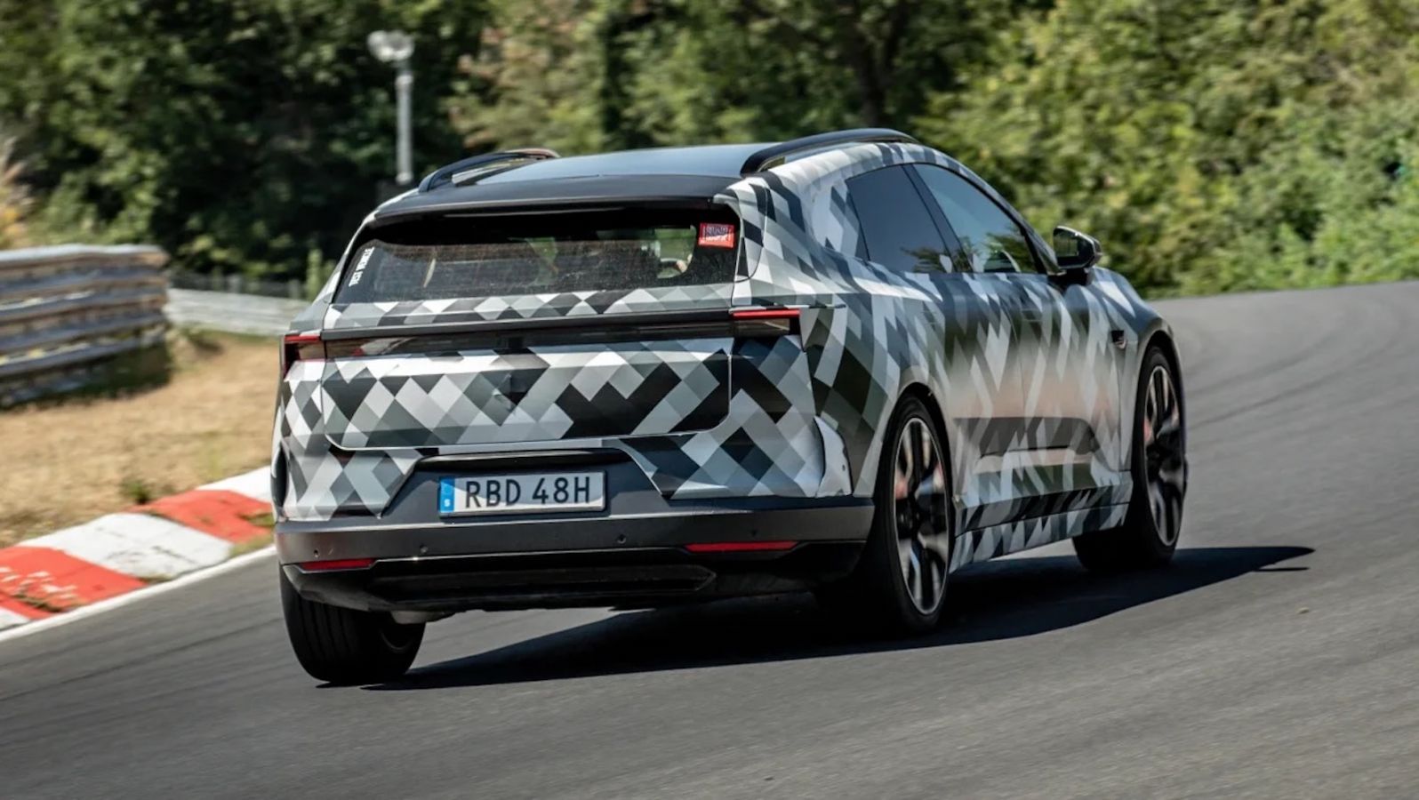 Νέο Polestar 4: Αποκάλυψη στις 2 Σεπτεμβρίου – Με πίσω τζάμι και πιο πρακτικό χαρακτήρα