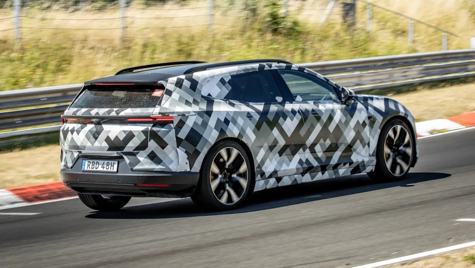 Νέο Polestar 4: Αποκάλυψη στις 2 Σεπτεμβρίου – Με πίσω τζάμι και πιο πρακτικό χαρακτήρα