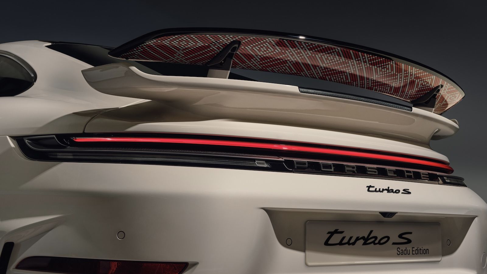 Porsche 911 Turbo S Sadu Edition: Υβριδική 711 ίππων με «άρωμα» Μέσης Ανατολής