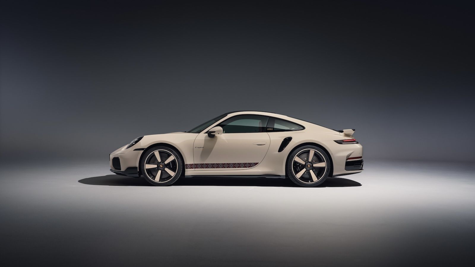 Porsche 911 Turbo S Sadu Edition: Υβριδική 711 ίππων με «άρωμα» Μέσης Ανατολής