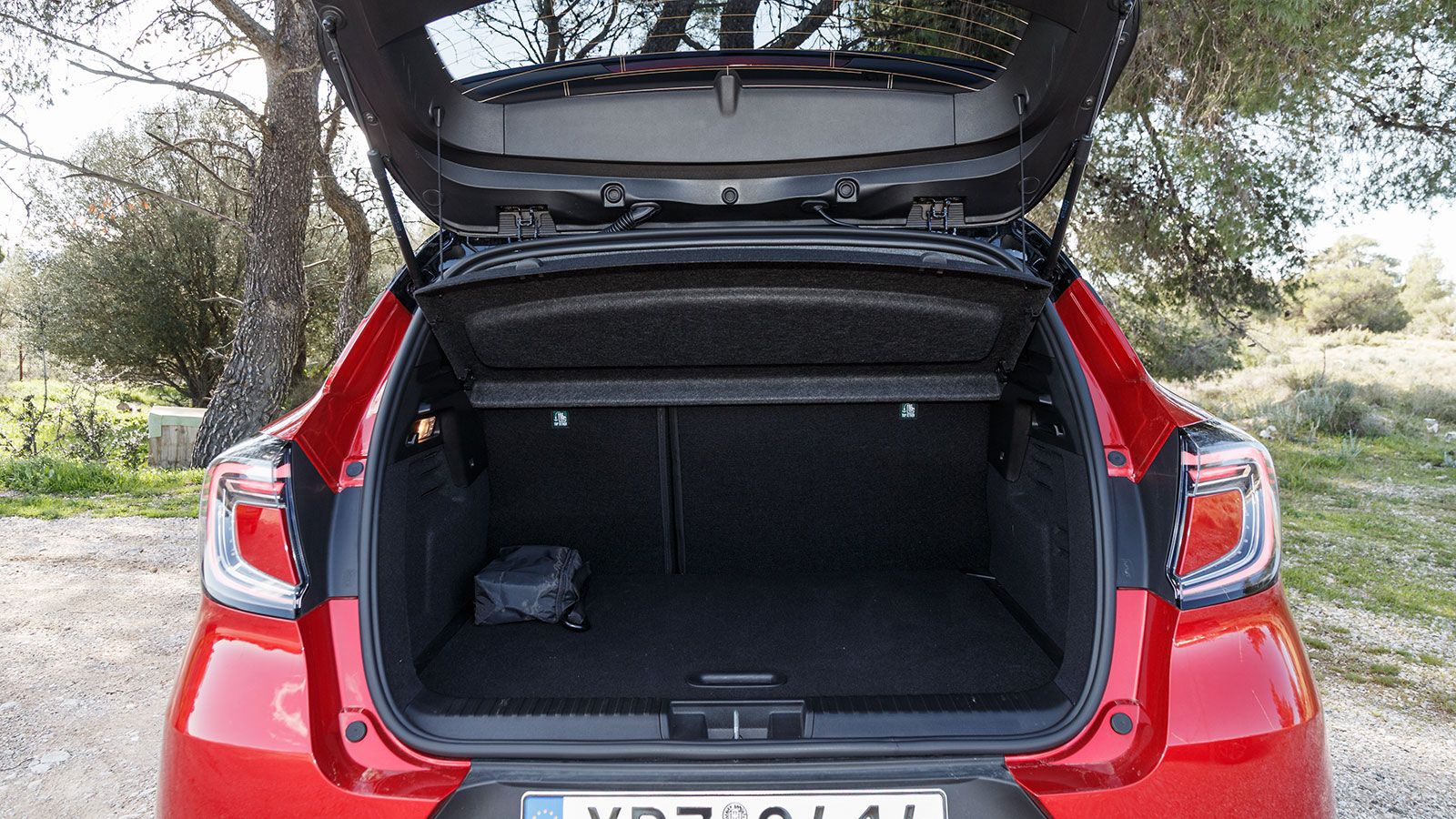 Renault Captur. Τι βαθμό παίρνει σε κατανάλωση, χώρους, επιδόσεις, εγγυήσεις.