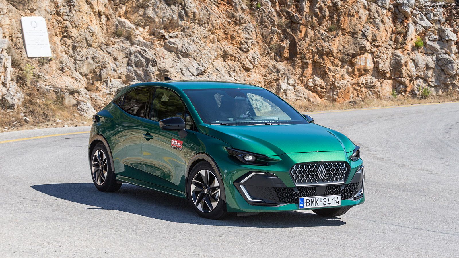 Renault Clio. Τι βαθμό παίρνει σε κατανάλωση, χώρους, επιδόσεις, εγγυήσεις.
