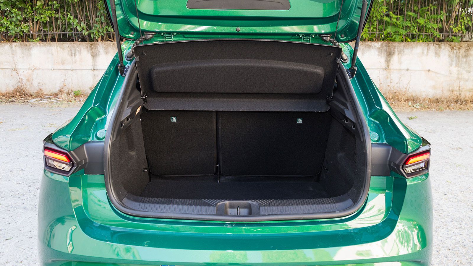 Renault Clio. Τι βαθμό παίρνει σε κατανάλωση, χώρους, επιδόσεις, εγγυήσεις.