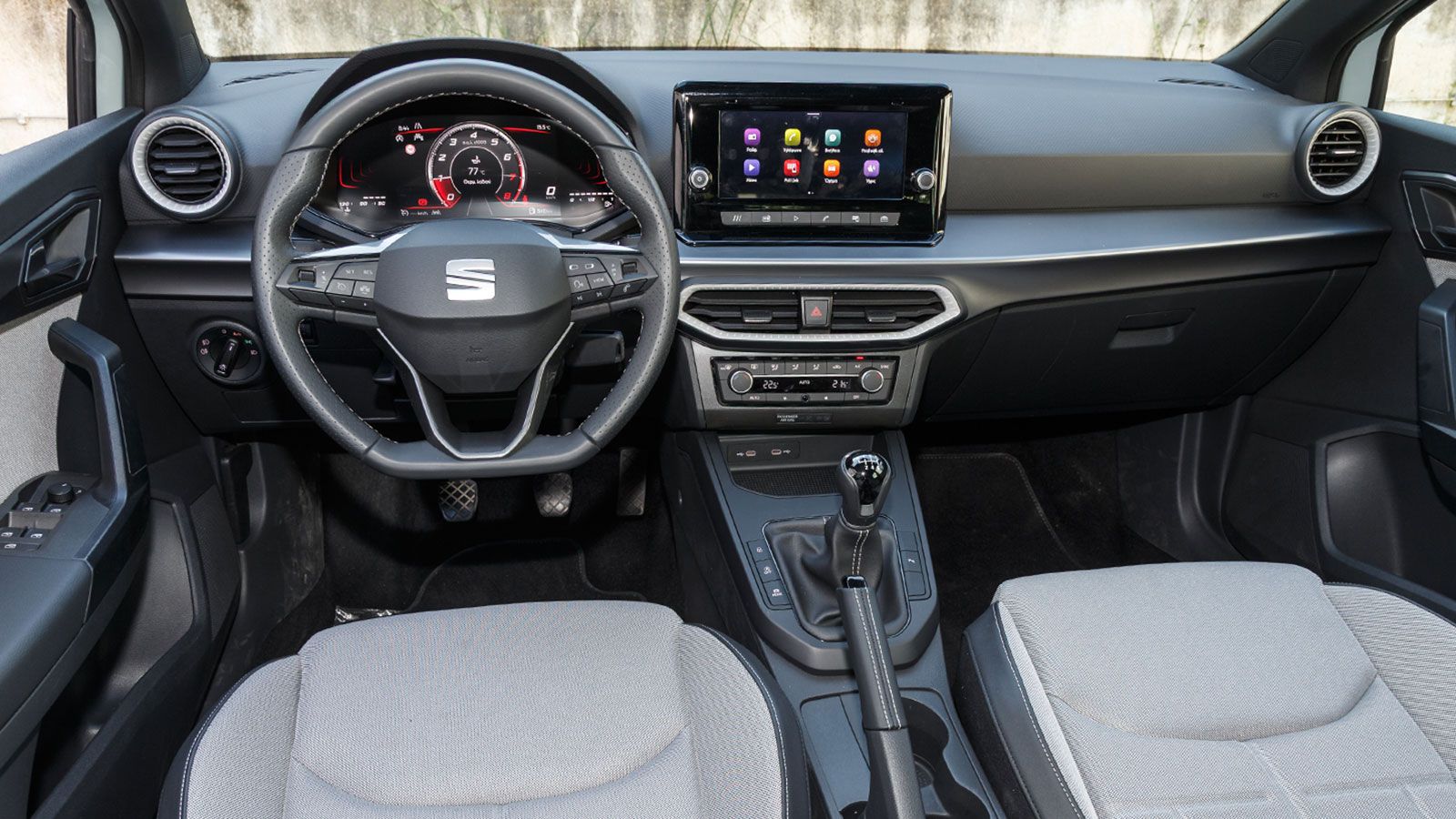 Seat Ibiza. Πόσο καλό είναι σε εξοπλισμό άνεσης και ασφάλειας.