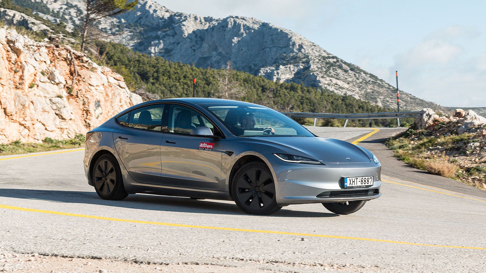 Tesla Model 3. Τι βαθμό παίρνει σε κατανάλωση, χώρους, επιδόσεις, εγγυήσεις.