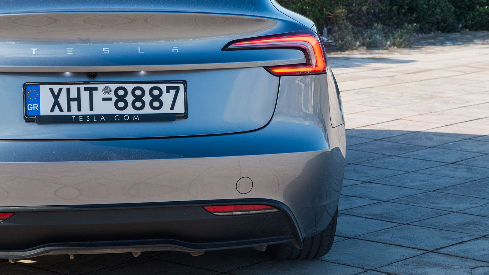 Πιο αιχμηρή LED υπογραφή στο πίσω μέρος.