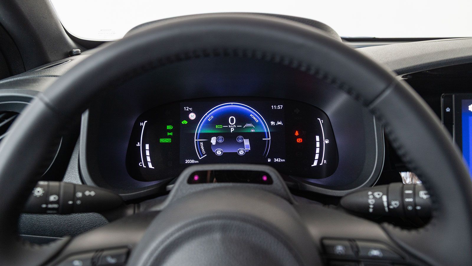 Toyota Aygo X. Πόσο καλό είναι σε εξοπλισμό άνεσης και ασφάλειας.