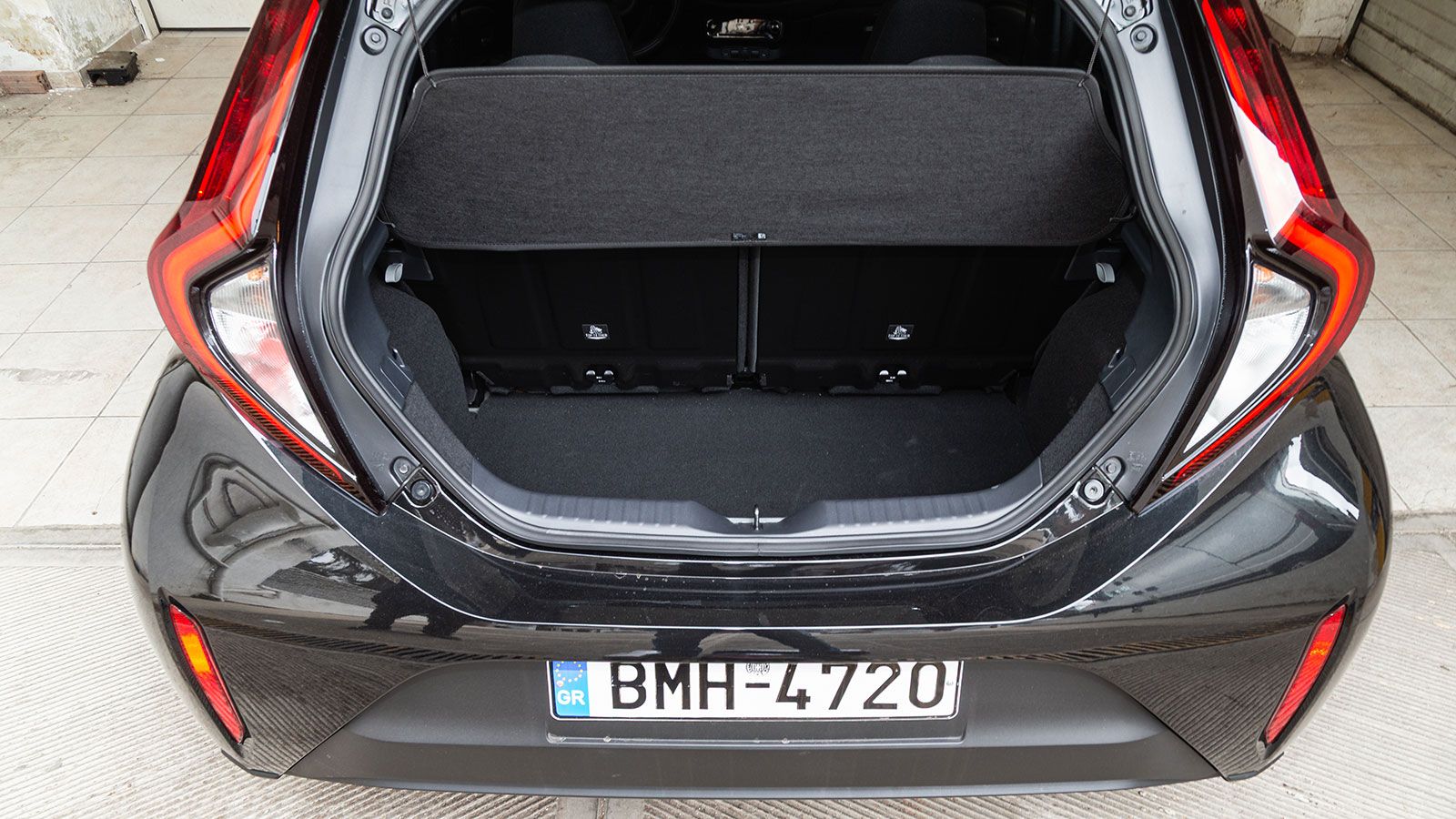 Toyota Aygo X. Τι βαθμό παίρνει σε κατανάλωση, χώρους, επιδόσεις, εγγυήσεις.