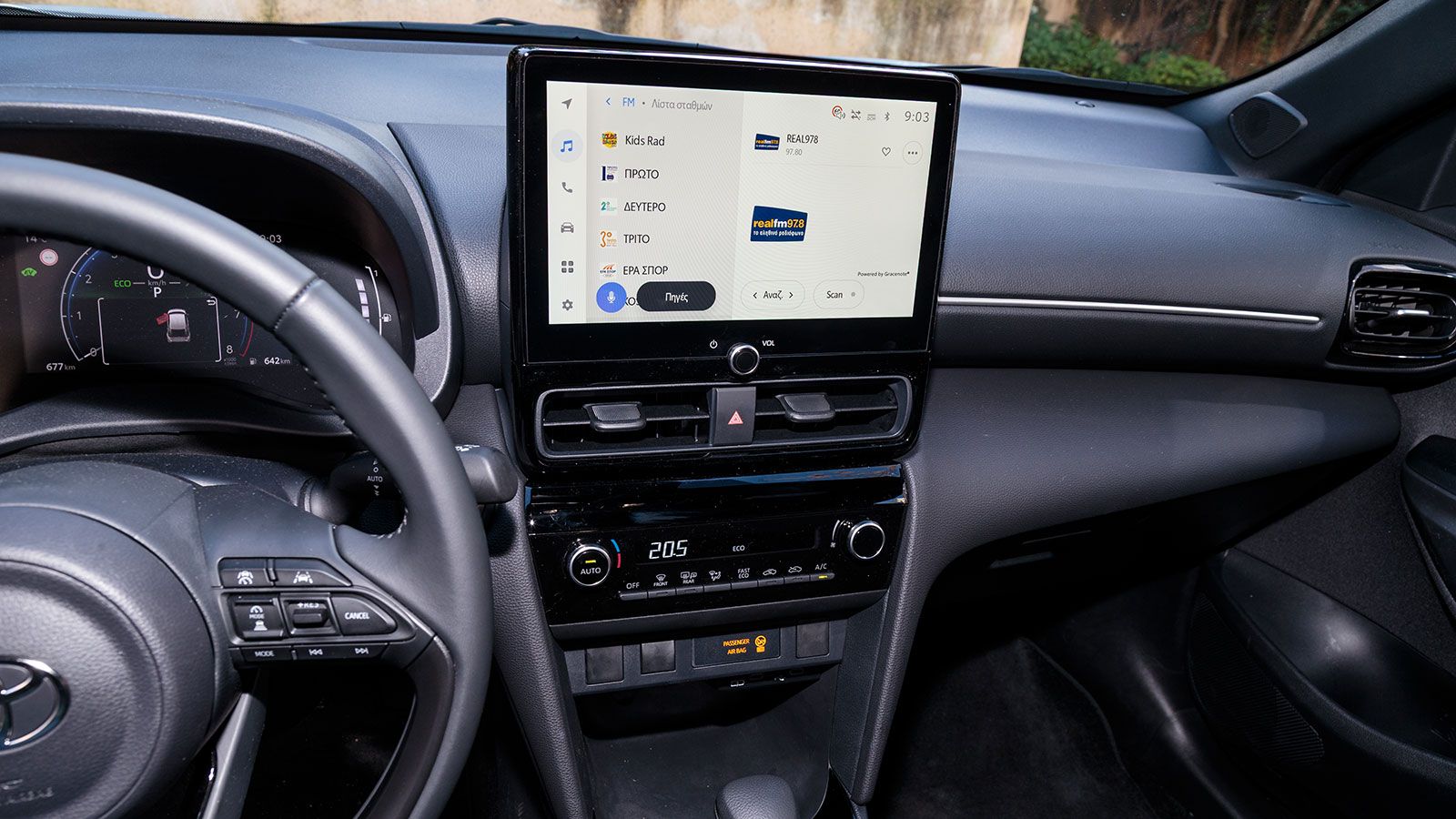 Toyota Yaris Cross. Πόσο καλό είναι σε εξοπλισμό άνεσης και ασφάλειας.